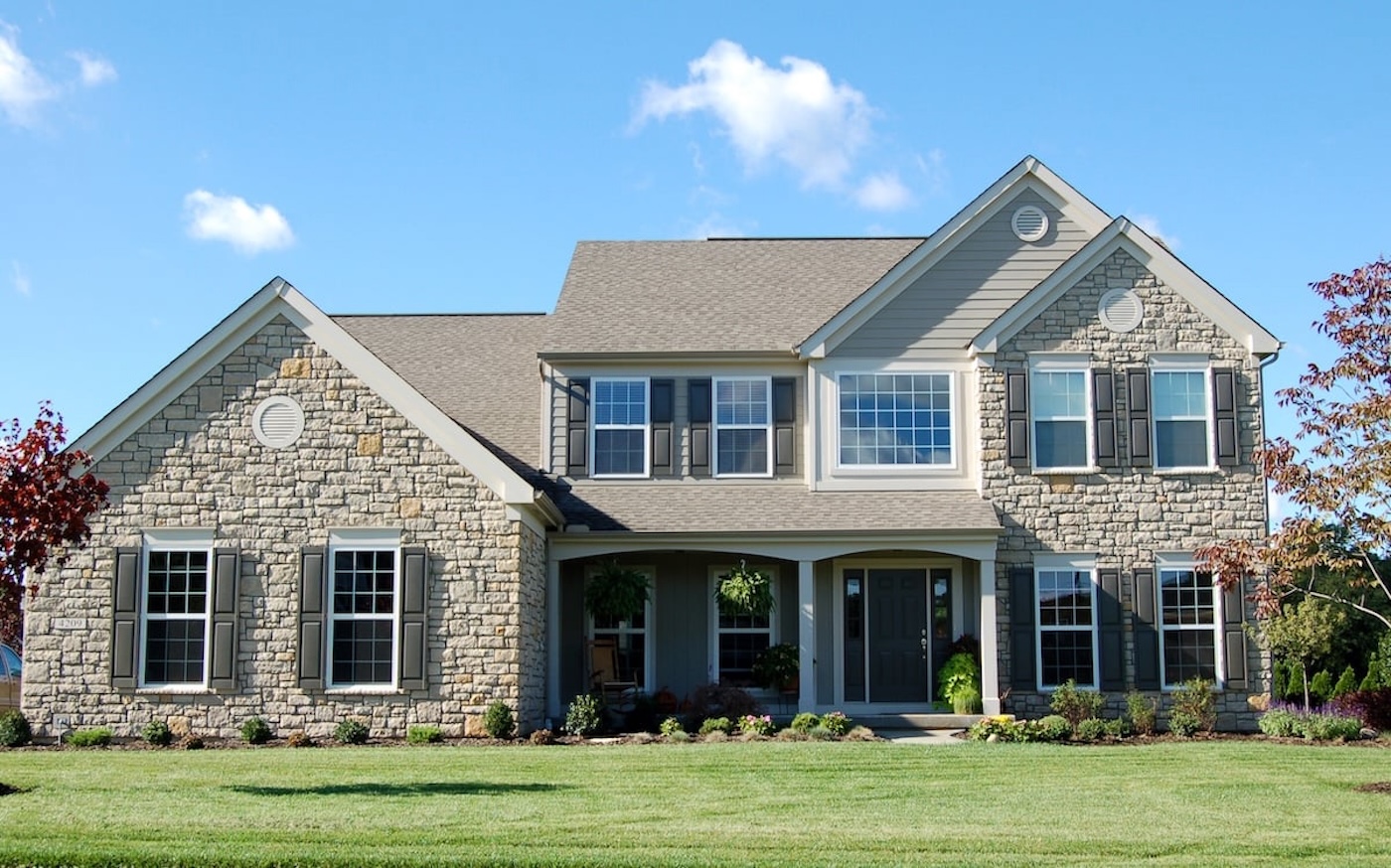 stone-house-green-grass